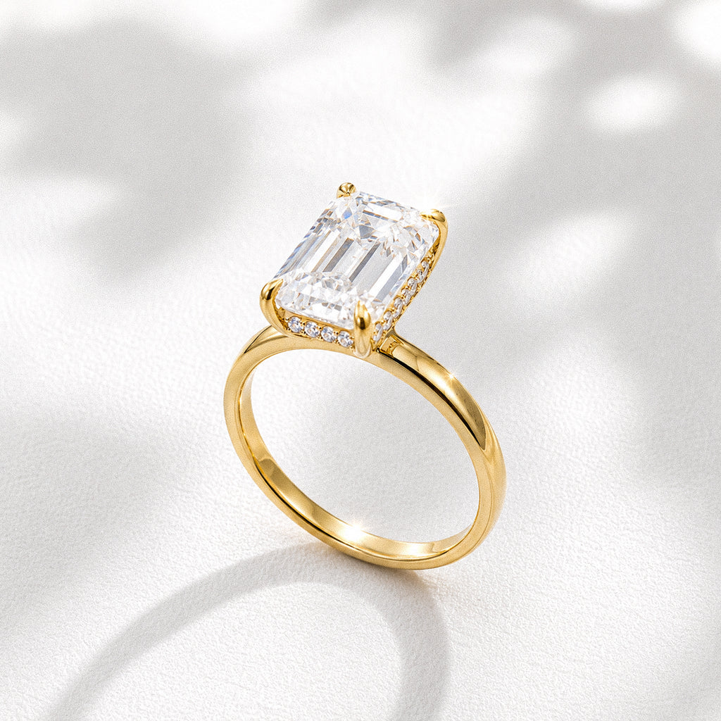 Still Light Emerald Solitaire Ring